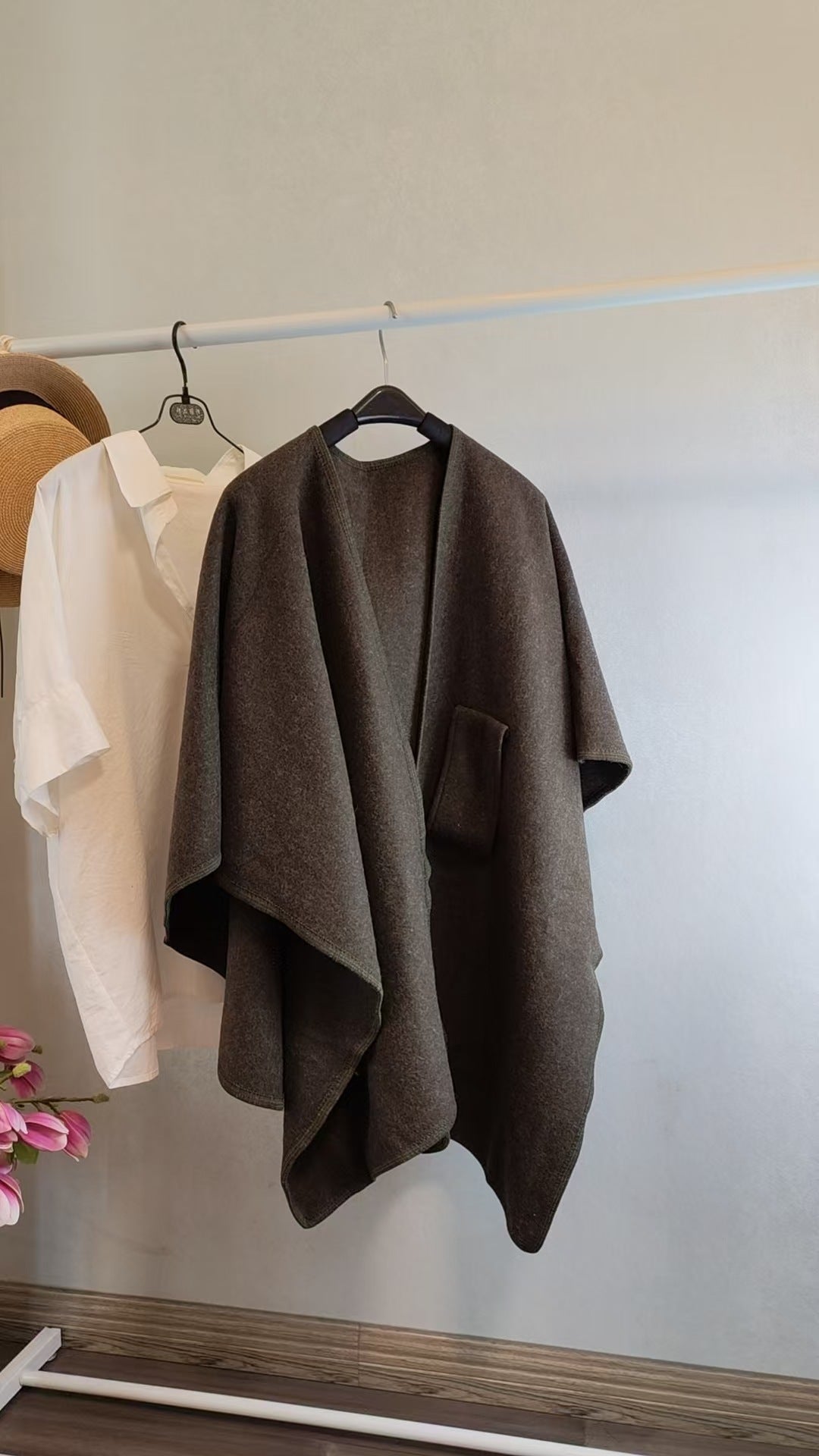 Maritza™ | Cozy Knitted Shawl with Fur Collar