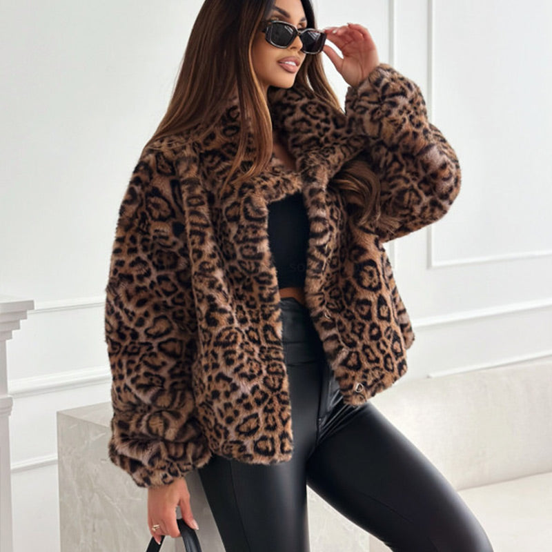Lola™ | Short Fluffy Jacket with Leopard Print