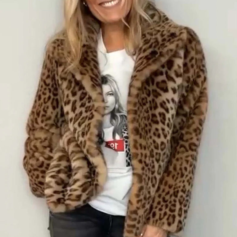 Lola™ | Short Fluffy Jacket with Leopard Print